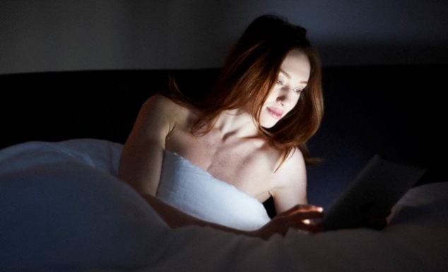 using smartphone in bed