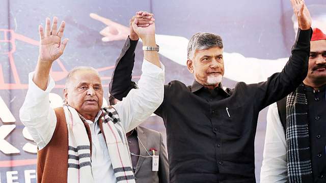 790044 mulayam singh yadav with chandrababu naidu