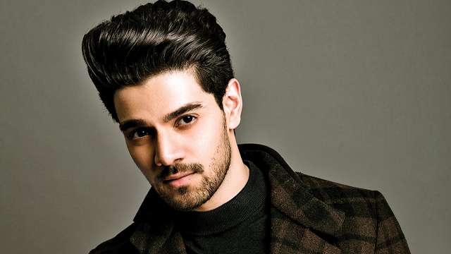 800569 sooraj pancholi 04