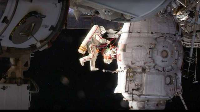 805979 nasa spacewalk