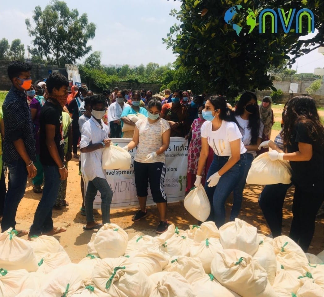 Ration Square volunteers Anvi Mittal Christina Paul Riddhi Pant Mahika Bothra Manya Bothra and Spoorthi Verma at Doddakanalli 1 1