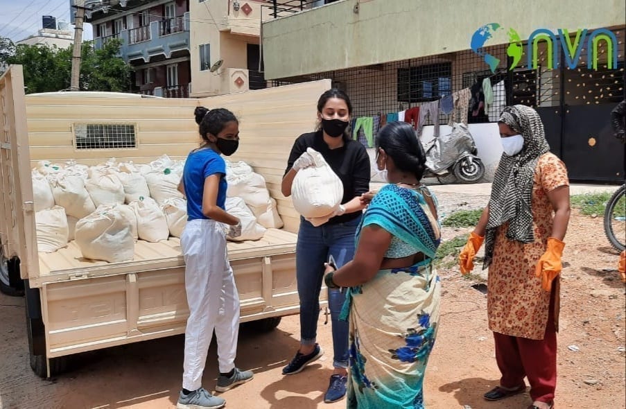 Ration Square volunteers Anvi Mittal and Priyal Jain distributing ration kits at KR Puram 1