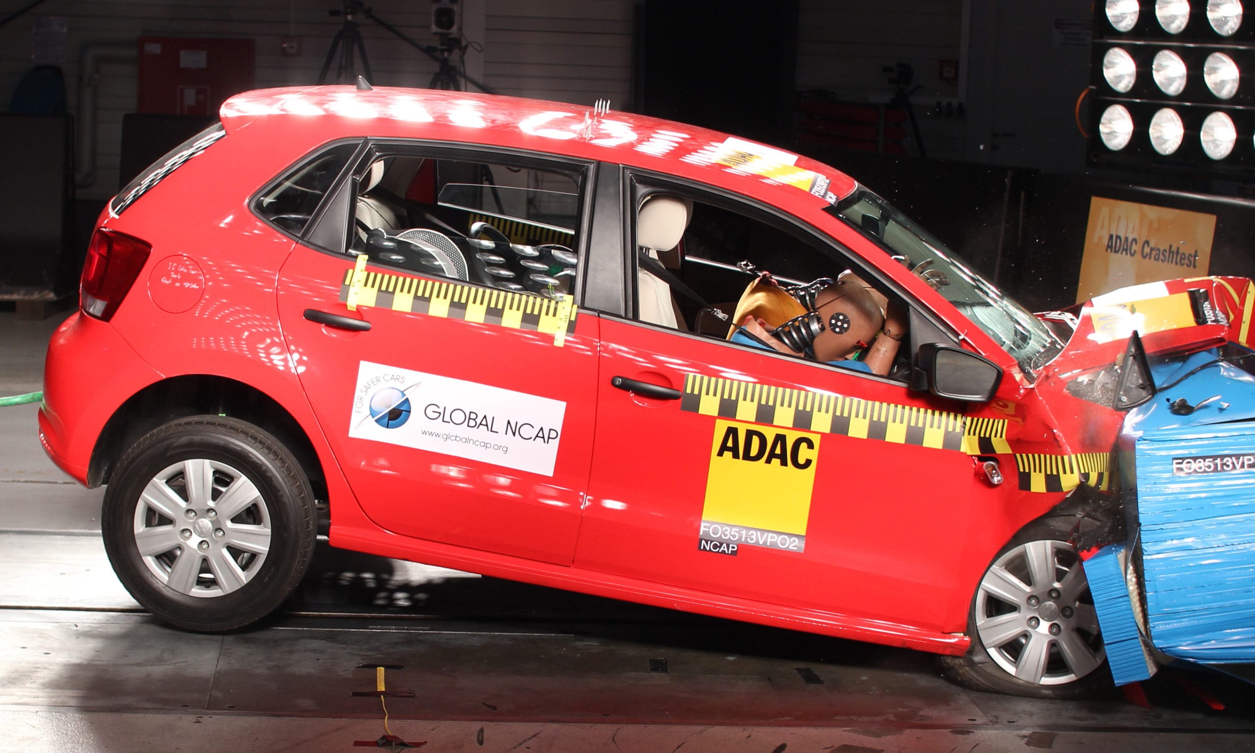 VW Polo no airbags crash test scaled