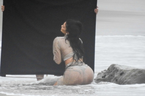 Kylie Jenner beachside hot pose