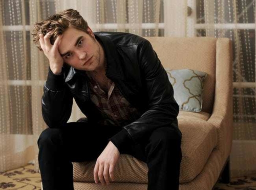 Robert Pattinson smoky hot look